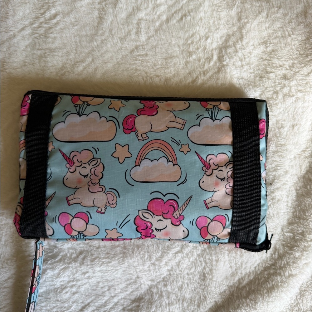 Foldable Unicorn Print Travel Weekender - Picture 10 of 12